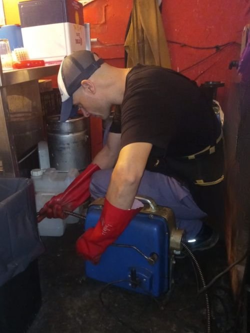 Destapaciones de cocinas y lavaderos con máquina profesional